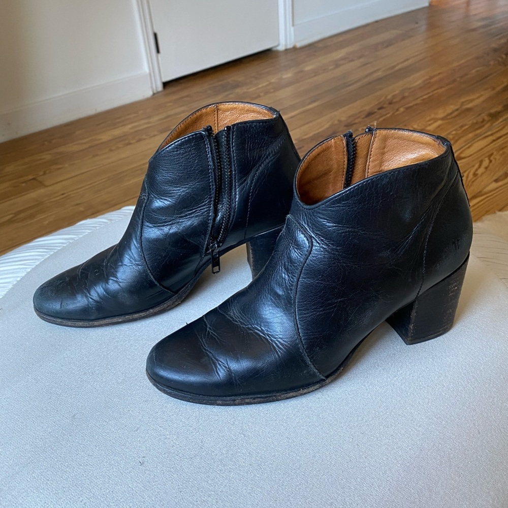 Frye Black Leather Heeled Booties - Womens 7